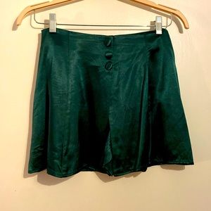 SOLD 🍏Vintage green satin skort